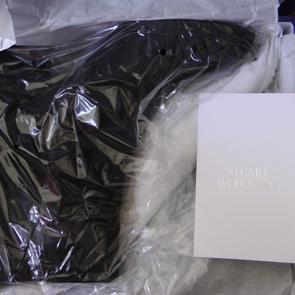 New STUART WEITZMAN Suede Almond Toe Ankle Boot - Picture 3 of 8